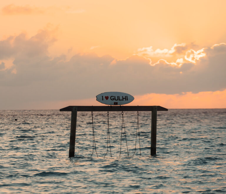 Gulhi Island is not very big, therefore, it is easy to get to know the island within an hour